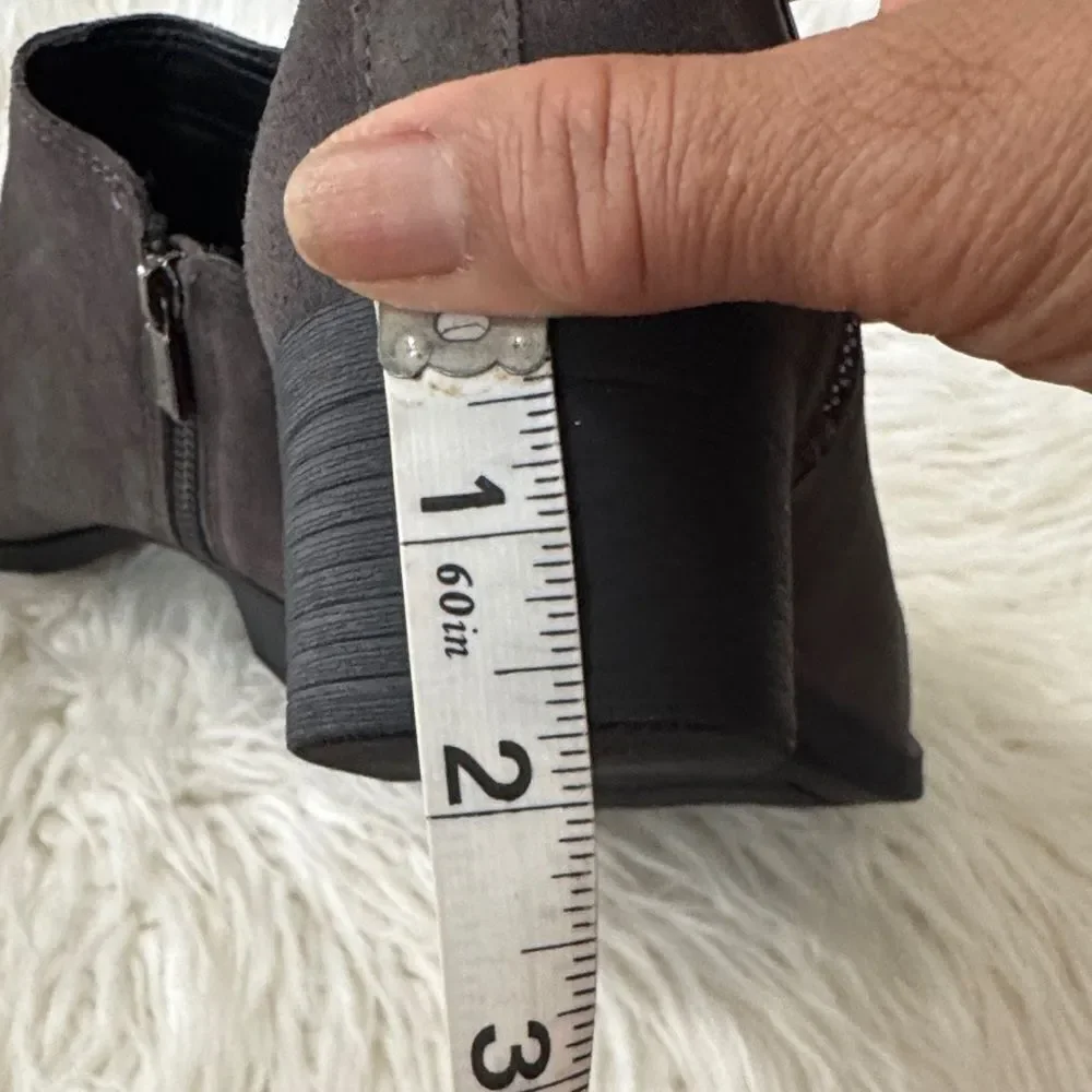 Kenneth Cole Women's Suede Gray Ankle Boots Size 7.5 NWOT